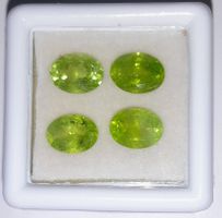 4x Péridots 8x6 mm - Valeur 180.- Fr