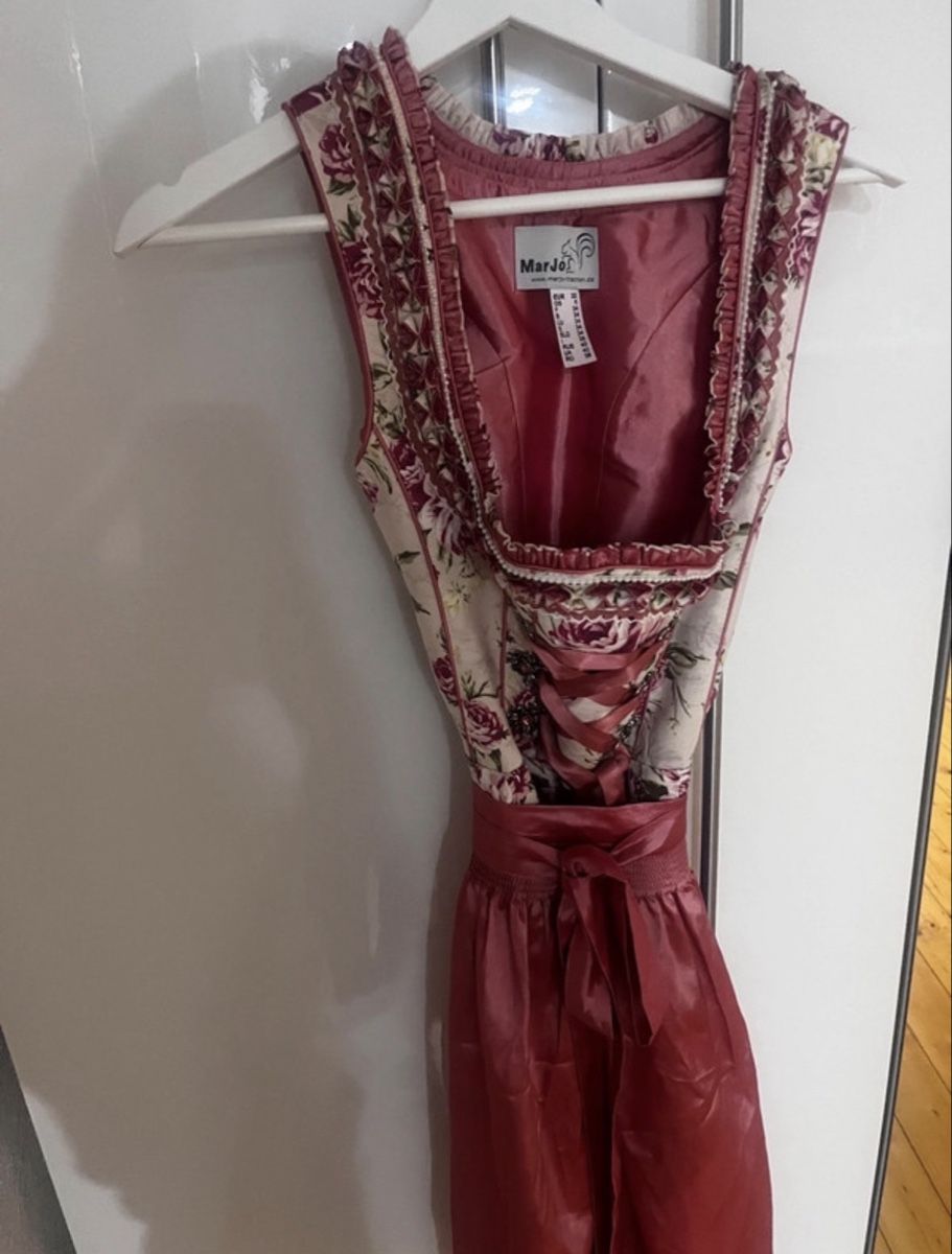 Kostüme: Dirndl Marjo Grösse 32 mit Blumenmuster und Schürze – Neu (gemäss Beschreibung) aus Kloten von mor_m8mp 1