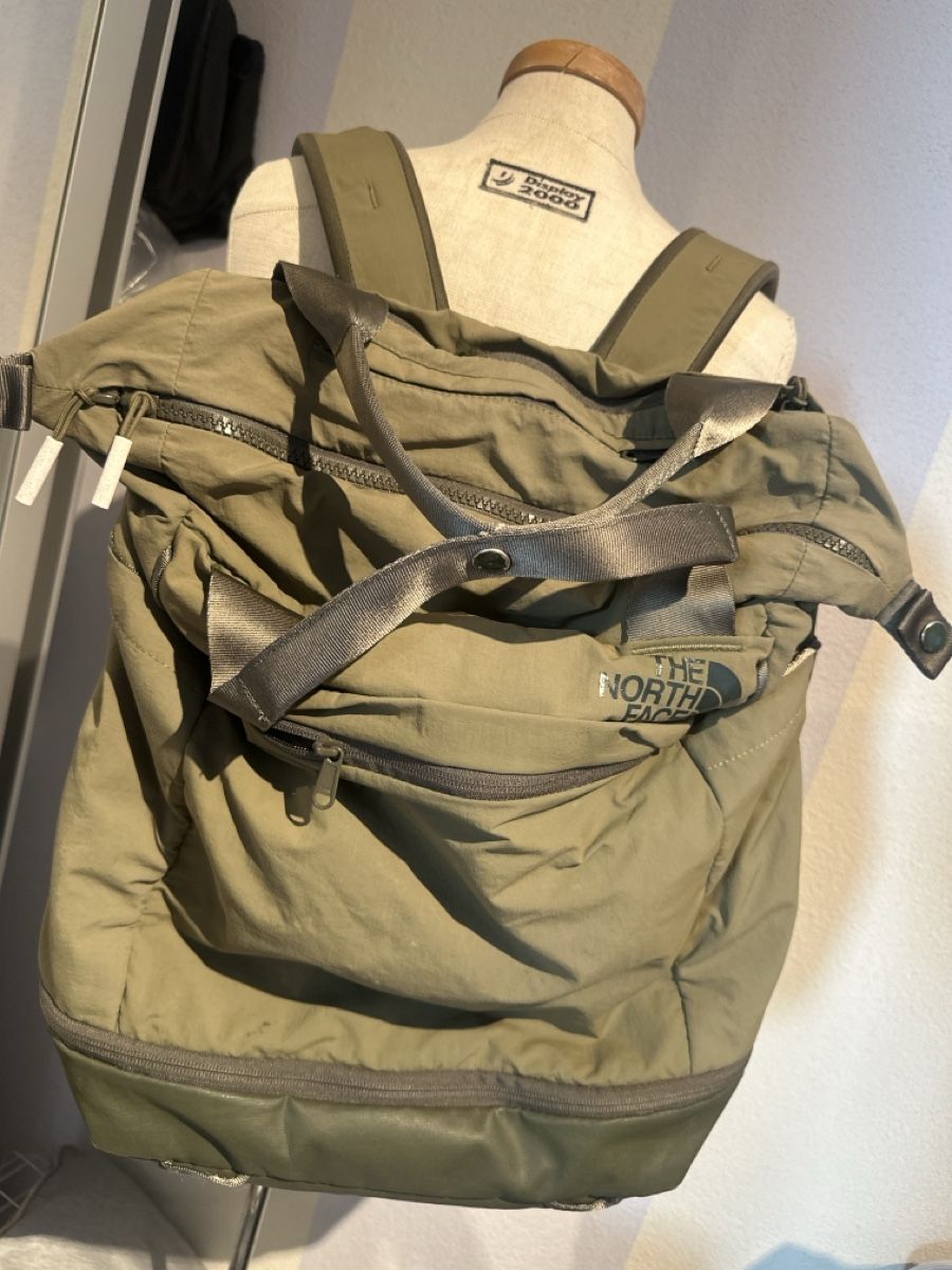 North Face Zaini: The North Face Face Never Stop Rucksack 26L – Usato da Bassersdorf venduto da Ayumiyamaguchi