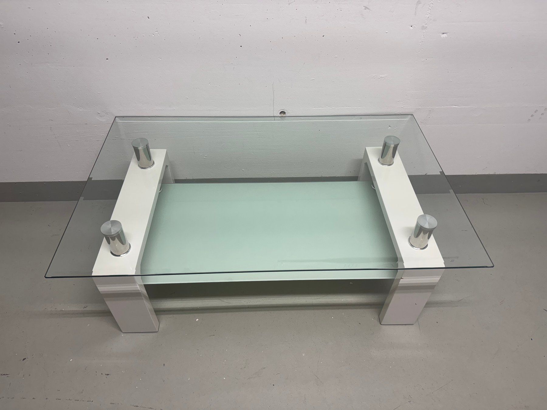 Tables: Glas Couchtisch, weisses Gestell – D'occasion à Illnau par lis_dbl7