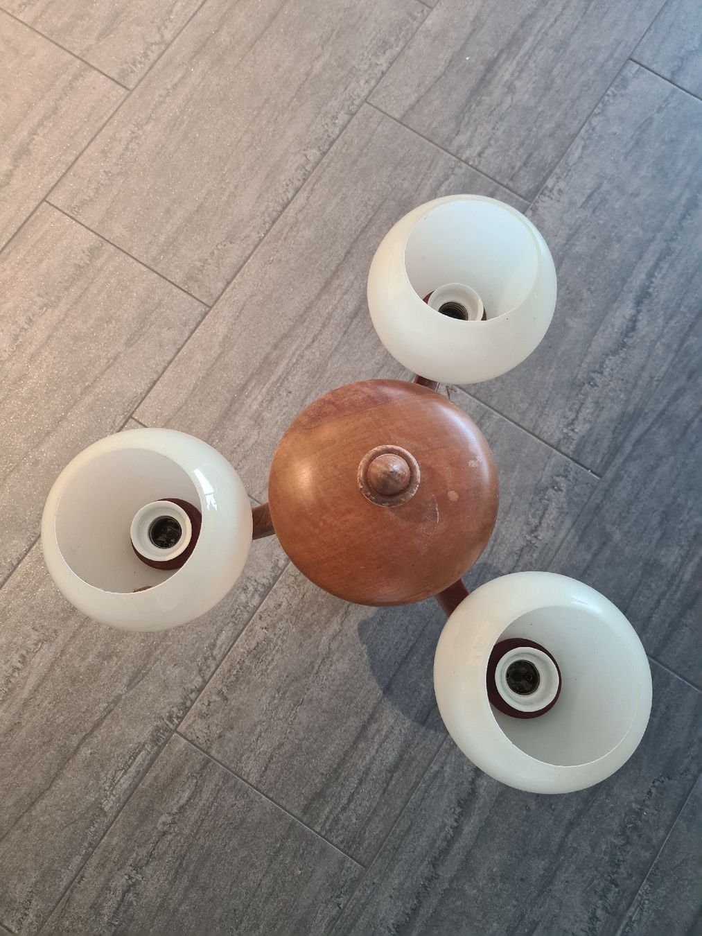 Kronleuchter & Deckenlampen: Retro Deckenlampe, Holzleuchte mit 3 Glaskugeln – Gebraucht aus Friltschen von Thurgau11 3