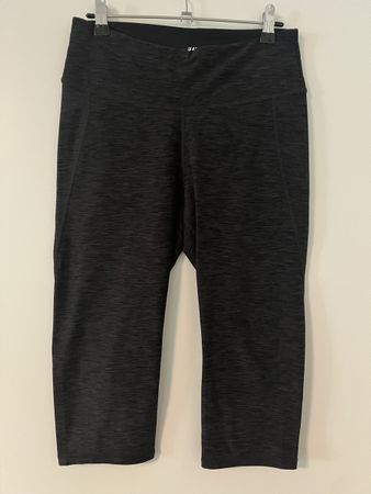 H&M Sport Capri-Leggings (Gr. M)