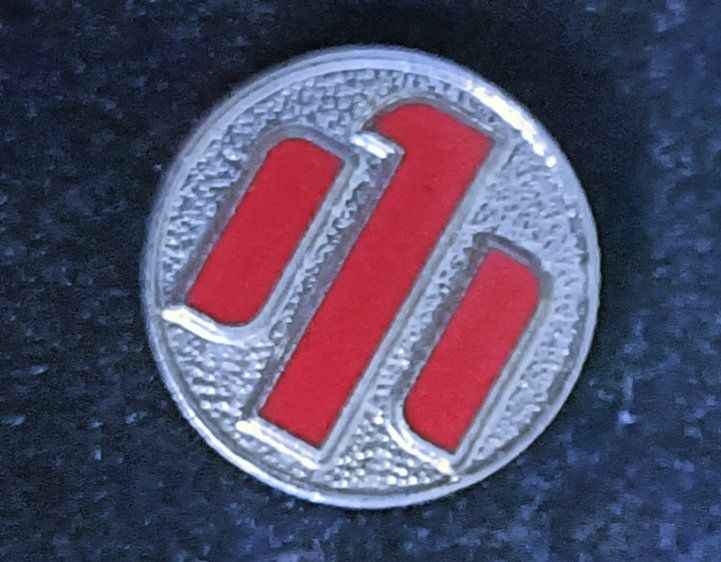 Plaketten & Abzeichen: Pin Schweizer Mobiliar Logo – Gebraucht aus Köniz von VintagePin