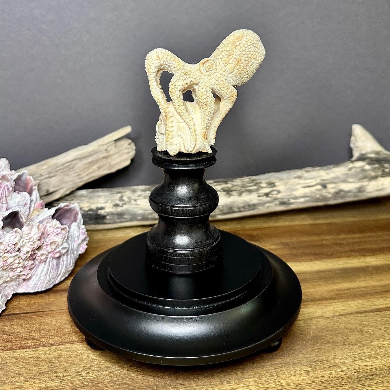 Tutte le decorazioni: Pieuvre sur tête de mort – Nuovo e nell'imballaggio originale da Biel/Bienne venduto da Dragonpandora 3