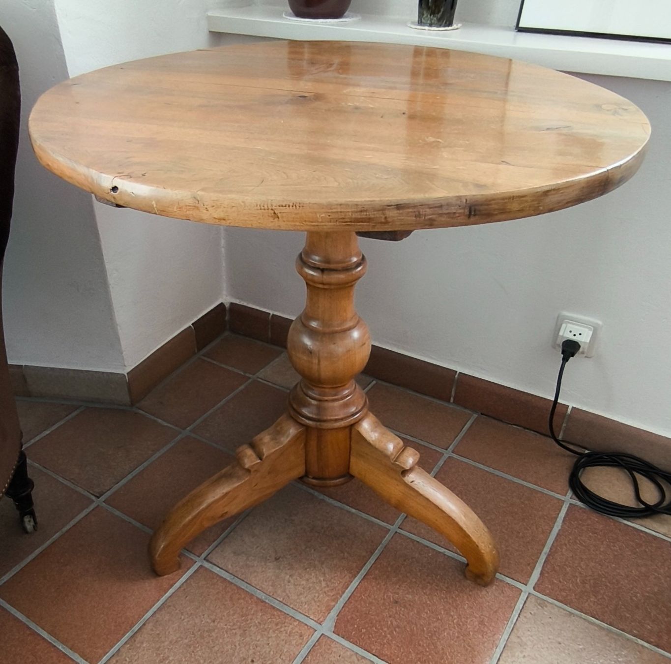 Tables: Petite table ronde Louis-Philippe – D'occasion à Porrentruy par NGiorda