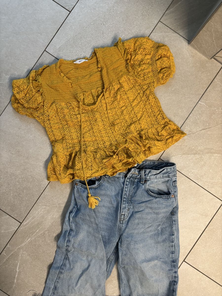 Mango Lotti di vestiti: Mango Bluse & Pull&Bear Jeans, Top Zustand! – Usato da Netstal venduto da ali_x5fx 1