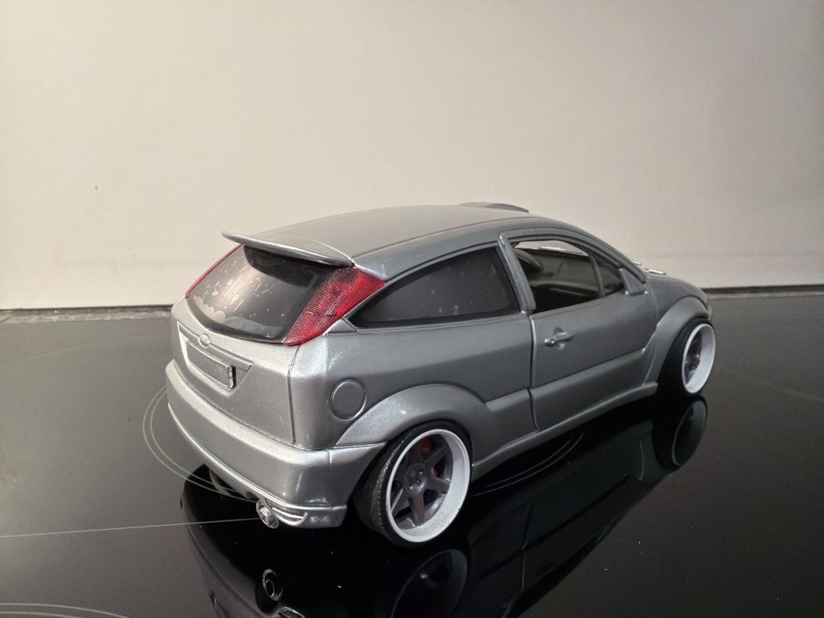 Bburago Modellautos: Ford Focus Tuning - 1/18 - Bburago – Gebraucht aus Wolfwil von Rolex1 3