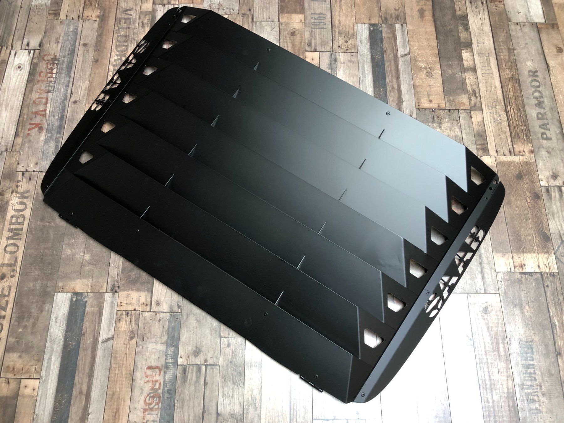 Saab Tutti pezzi di ricambio auto: Replica rear window shadow Louver SAAB 900 Classic Hatchback – Nuovo e nell'imballaggio originale da Fenil-sur-Corsier venduto da HEMIsphere_Garage 2