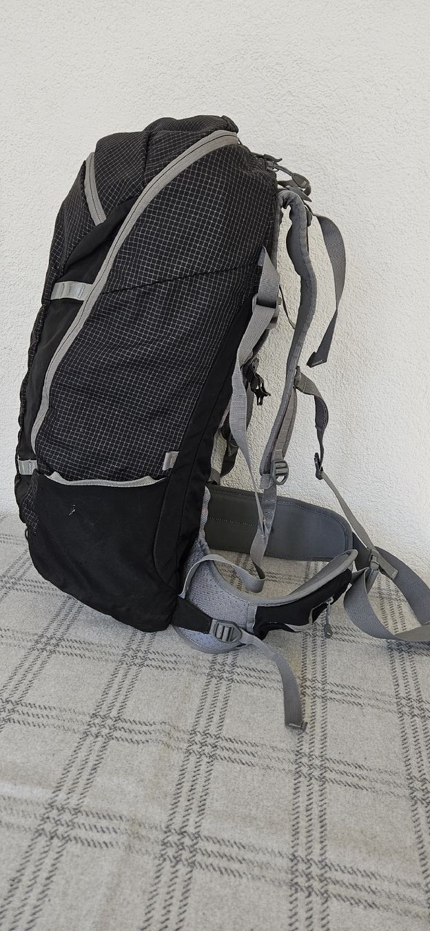 Rucksäcke: Reise- Backpacker-Tramper Rucksack Kathmandu Voltai 40L – Gebraucht aus Münchenbuchsee von Camelot1 1