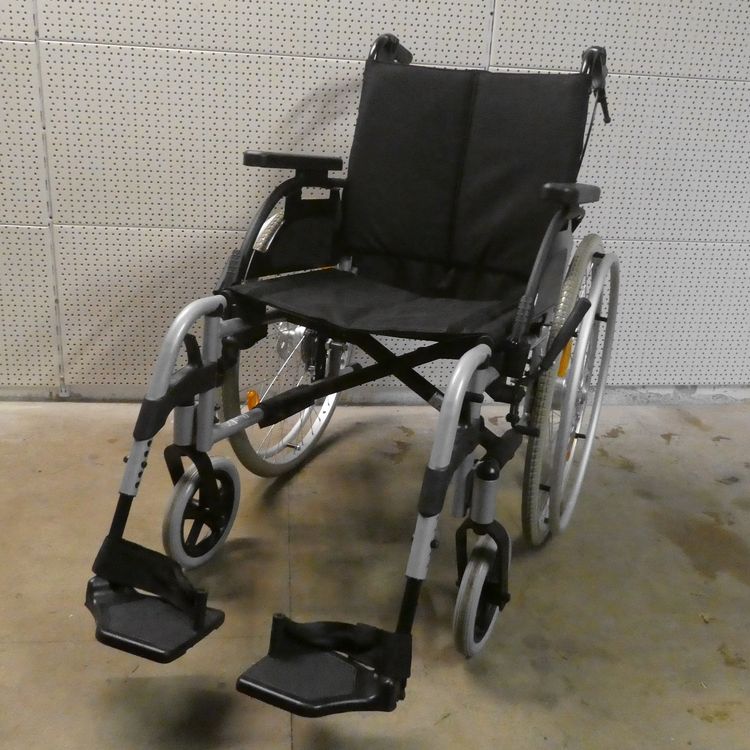 Rollstuhl Breezy, SB 46 cm, Zusatzbremsen, nur CHF 199