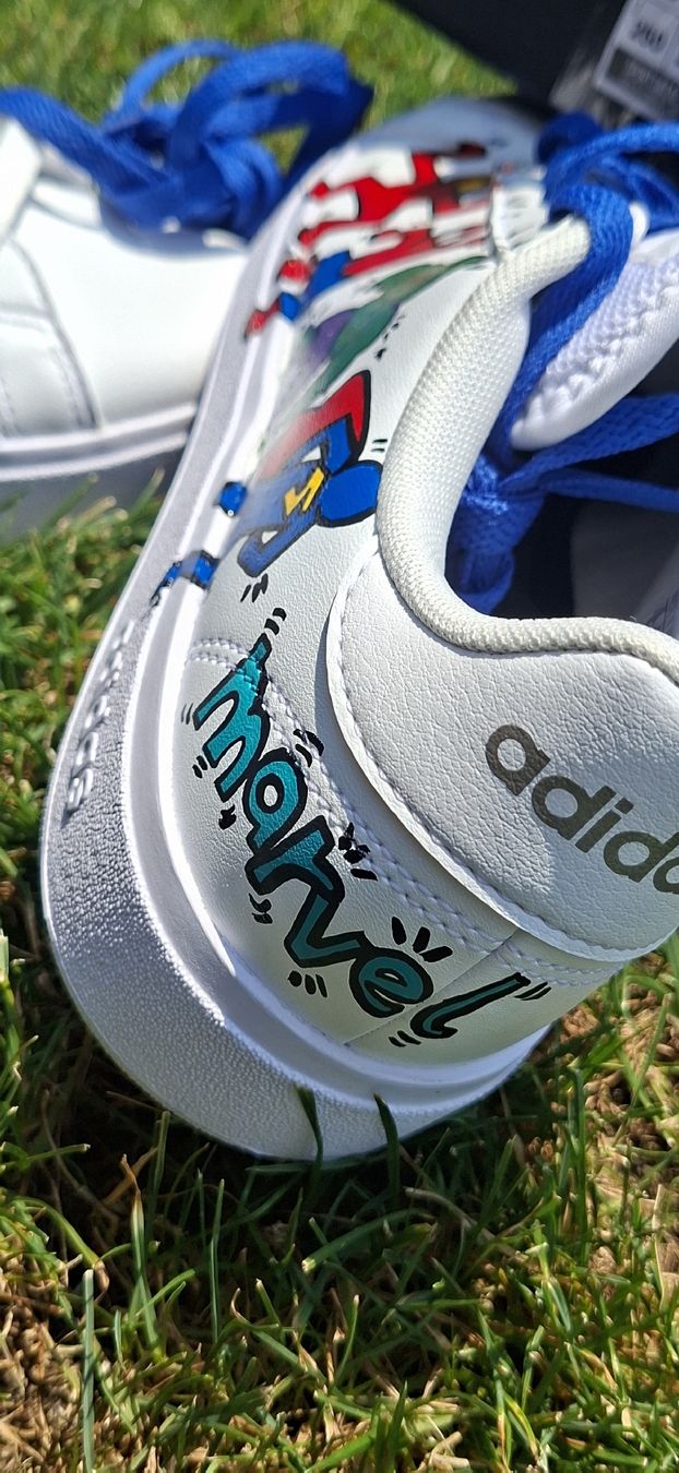 Adidas Chaussures hommes: Custom adidas Marvel Keith Haring – Neuf avec emballage d'origine à Camignolo par Hakunamat5 1