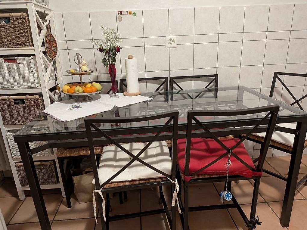 Set di tavolo e panche: Table Avec 6 chaises  – Usato da Lausanne venduto da ana_9gjp 1
