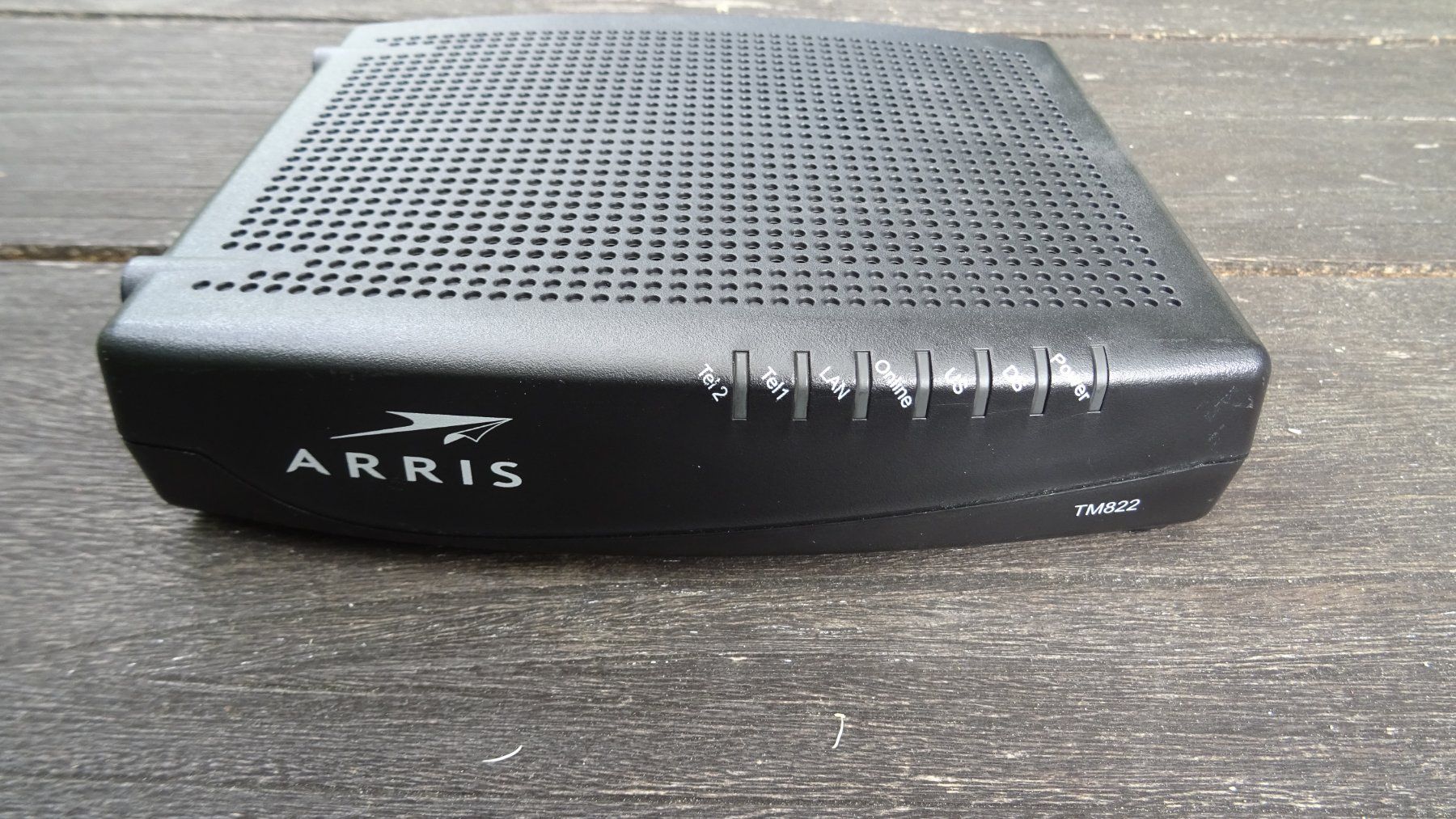 Arris Modems & Routeurs: Modem 1Gigabit Arris TM822S – D'occasion à Riedholz par Leo.L