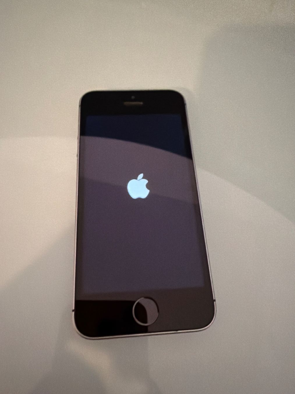 Apple Telefoni cellulari / Smartphones: iPhone SE 16GB - Black - Excellent Condition – Usato da Altstätten SG venduto da ProPCH