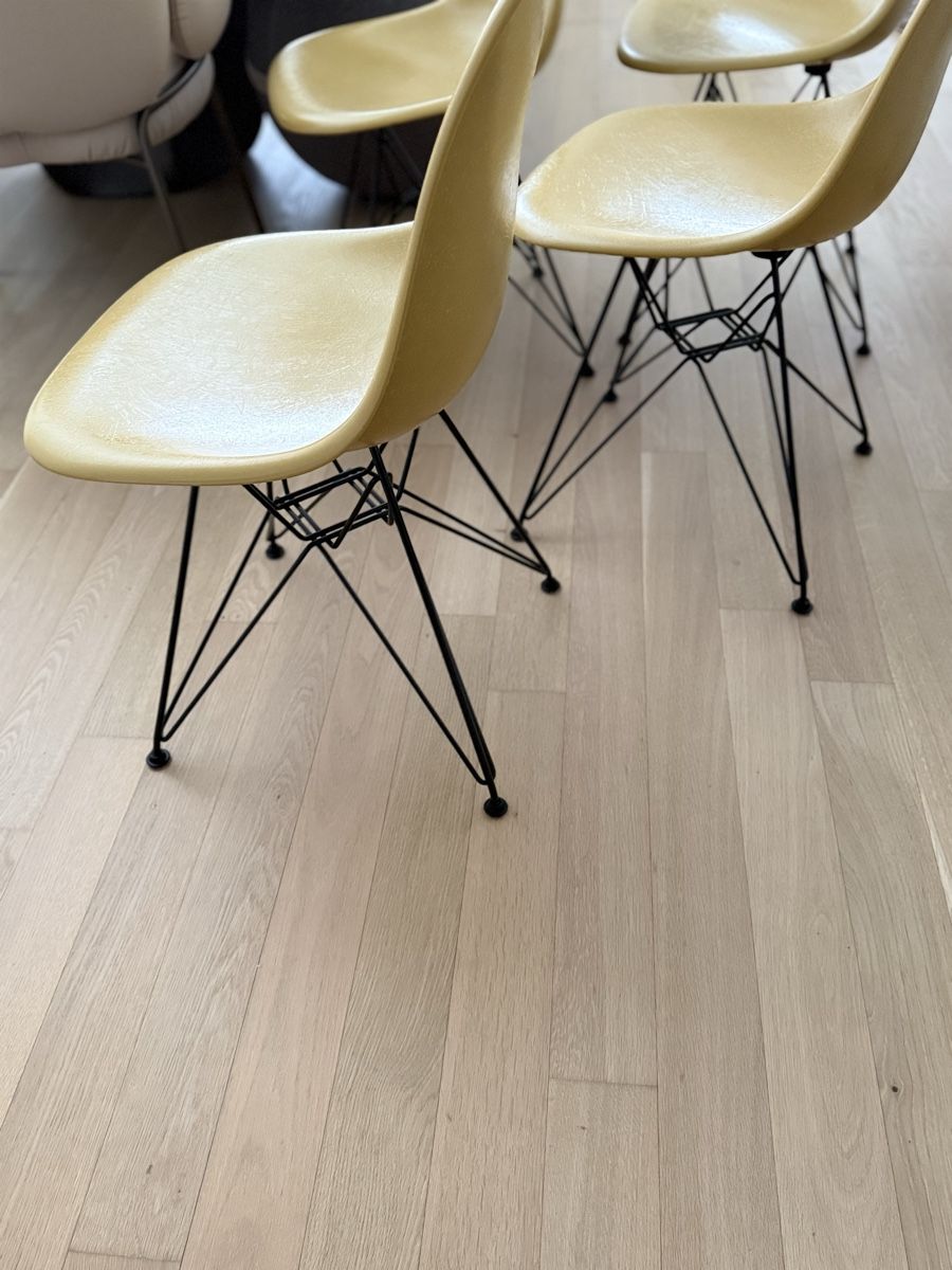 Vitra Chaises: Original Vitra Eames Fiberglass Chairs – Neuf (Voir description) à Zollikerberg par Atelier108 1