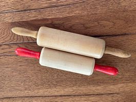 Vintage Holz-Teigroller für Kinder 2 Stk. guter Zustand