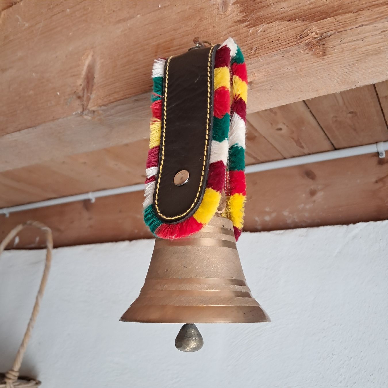 Glocken & Treicheln: NEUWERTIGE KLEINE GLOCKE  – Gebraucht aus Murten von SHETHOF 4