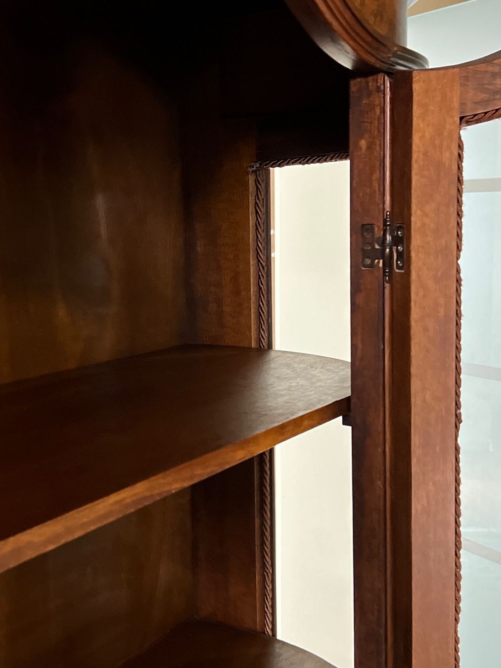 Vetrine: Barock Vitrine Schrank Nussbaum Biedermeier Stilmöbel – Usato da Gemünden venduto da GEUENWALD 6