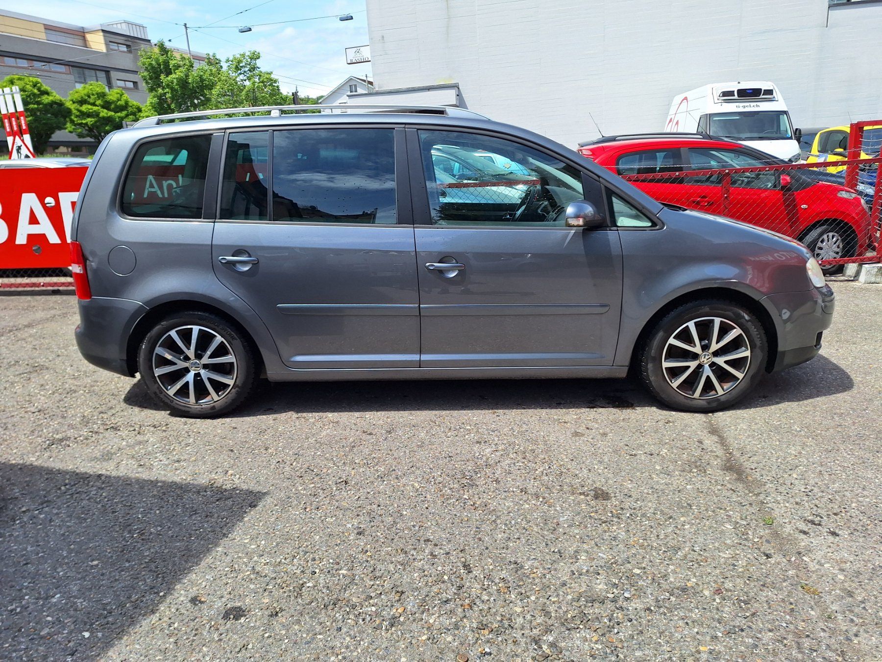 VW Automobili: VW Touran 2.0 TDI – Usato da Kloten venduto da Vgosy 3