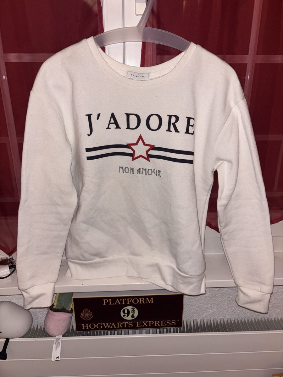 Pulls et sweat-shirts: Pull blanc imprimé "J'ADORE MON AMOUR" Primark – D'occasion à Denges par val_j8w7 2