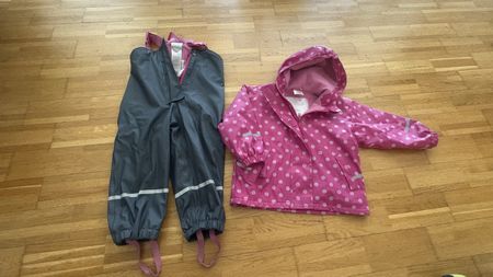 Regenjacke und Hose gefüttert Grösse 98/104
