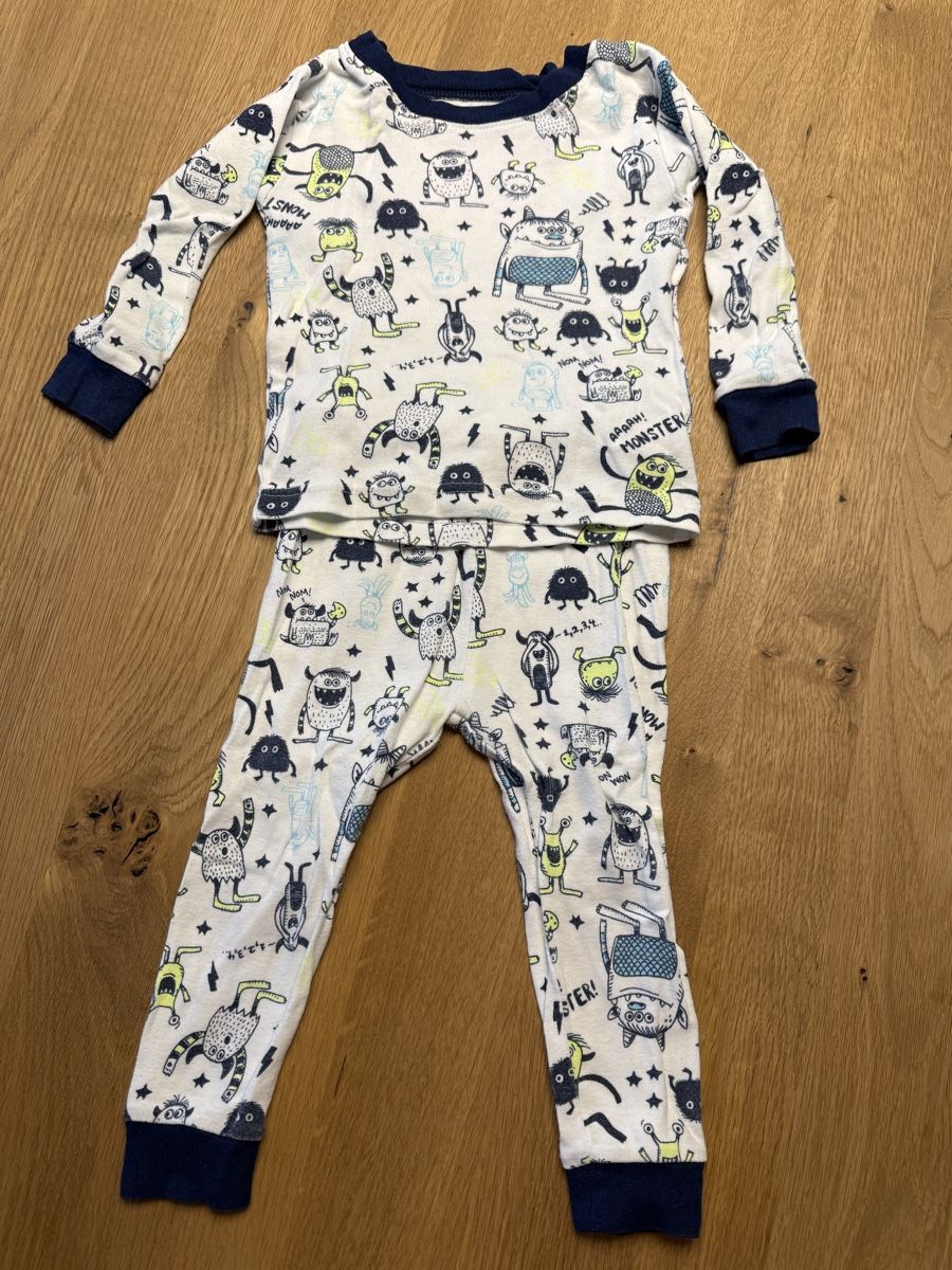 Carter's Pyjamas & Ähnliches: Pyjama Glow in the Dark von Carters Grösse 18M – Gebraucht aus Goldswil von Fisel