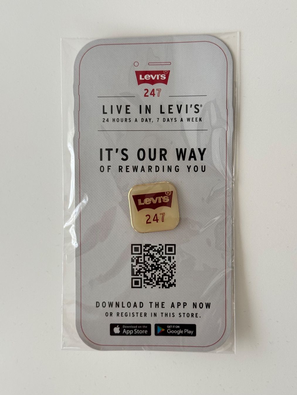 Levi's Placchette & Badge: Levi's Pin 24/7 - Neu in Originalverpackung – Nuovo (secondo la descrizione) da Stansstad venduto da ck1386 1