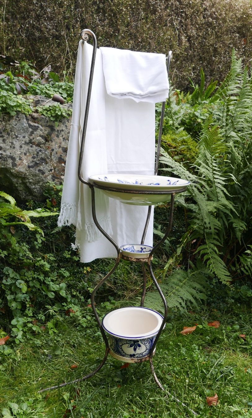 Set di piatti: Nostalgisches Waschtisch-Set mit passender Schüssel. – Usato da Baden venduto da goodkarma