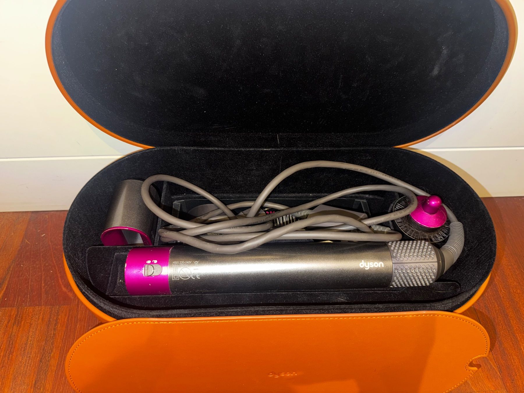 Dyson Asciugacapelli: Dyson Airwrap Long Komplett – Usato da Zürich venduto da Laila_anni 2