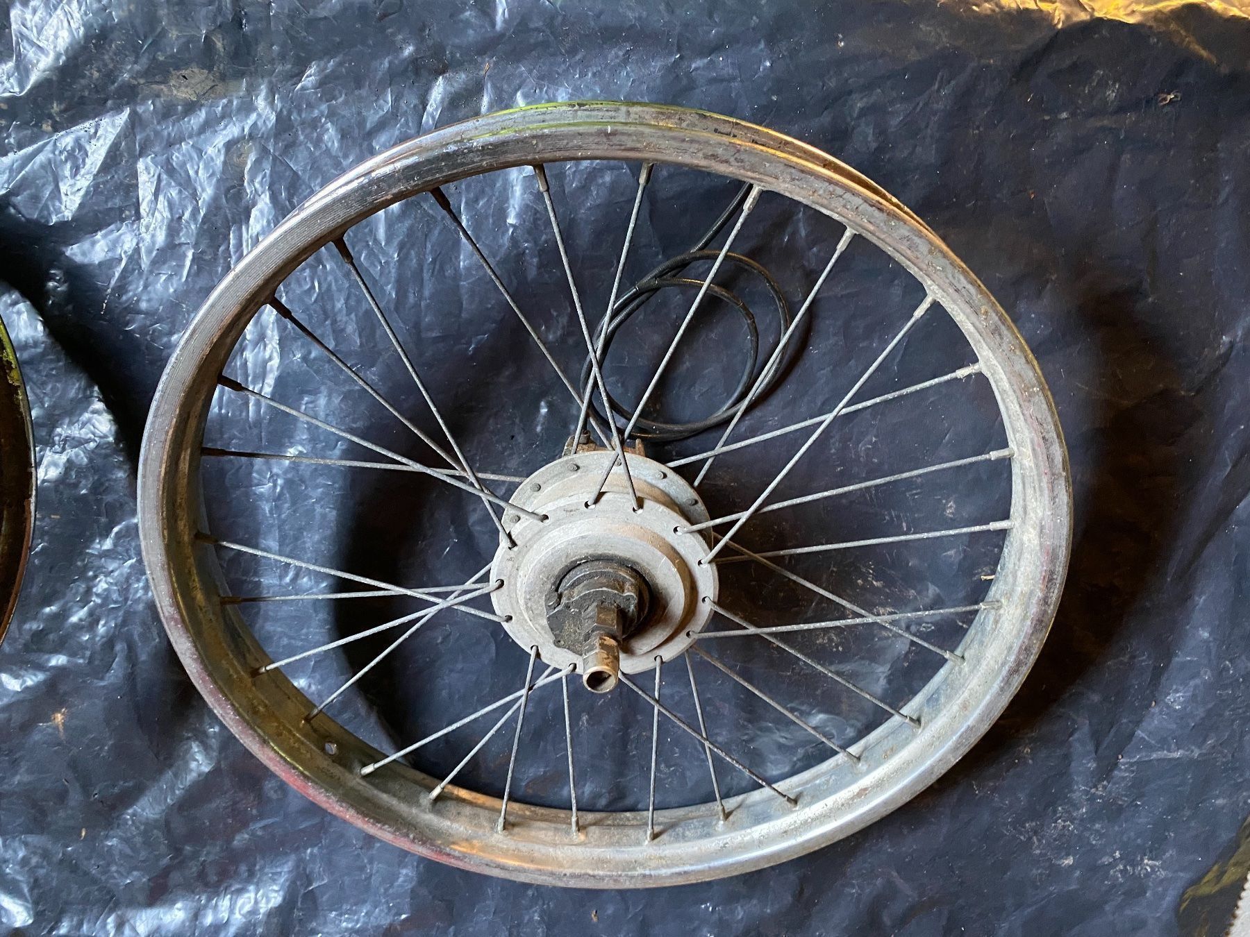 Parti ricambio per ciclomotori: Roue velomoteur – Usato da Vevey venduto da Chupita-met 1