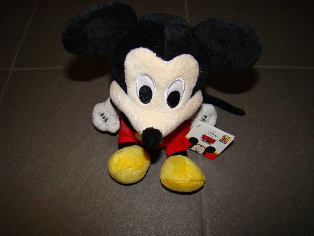 Disney Jouets: Disney, peluche Mickey – Neuf avec emballage d'origine à Lussery-Villars par pousinete02