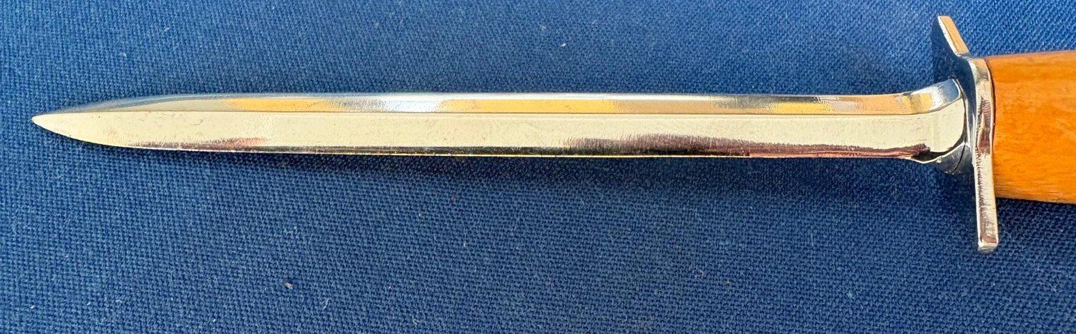 Altro materiale per ufficio: BRIEFÖFFNER MIT HOLZ GRIFF – Usato da Ostermundigen venduto da wini63 1