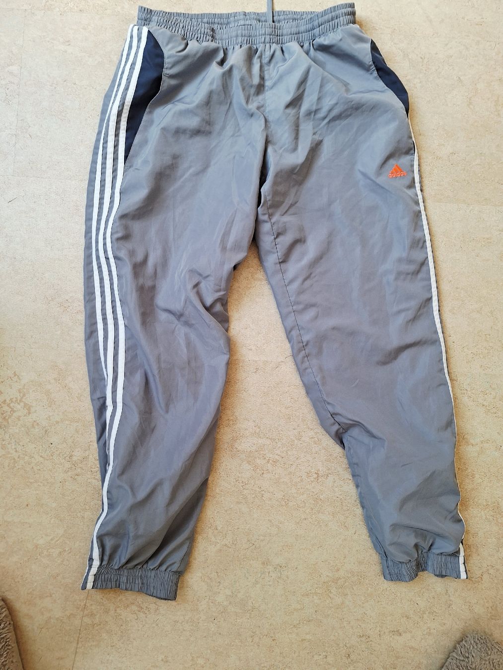 Adidas Pantaloni: Adidas Trainingshose/ Jogginghose Gr. M / L – Usato da Klingnau venduto da vollmond36 3