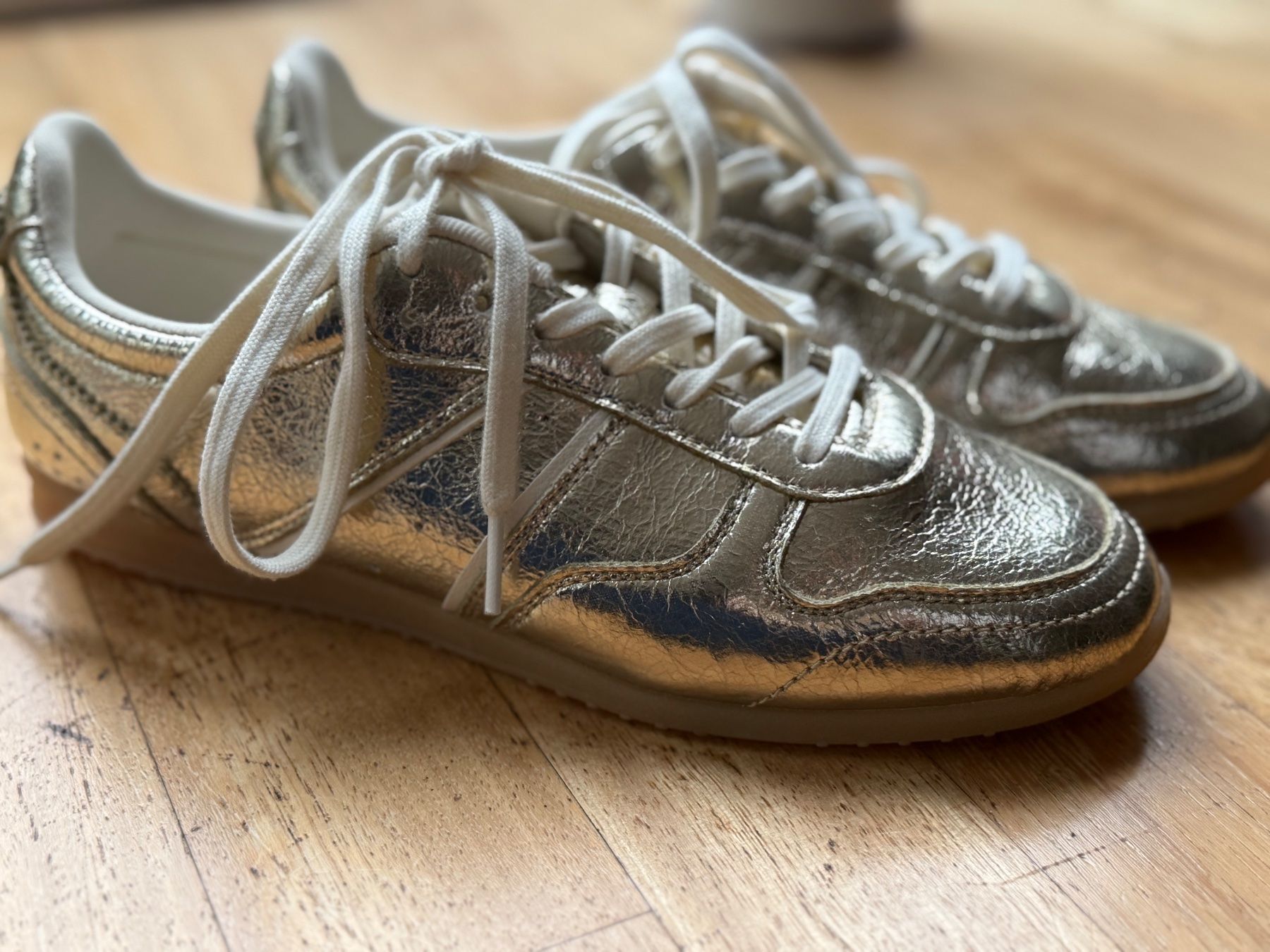 Zara Scarpe da donna: Sneaker gold metallic – Nuovo (secondo la descrizione) da Gockhausen venduto da Timiboy4