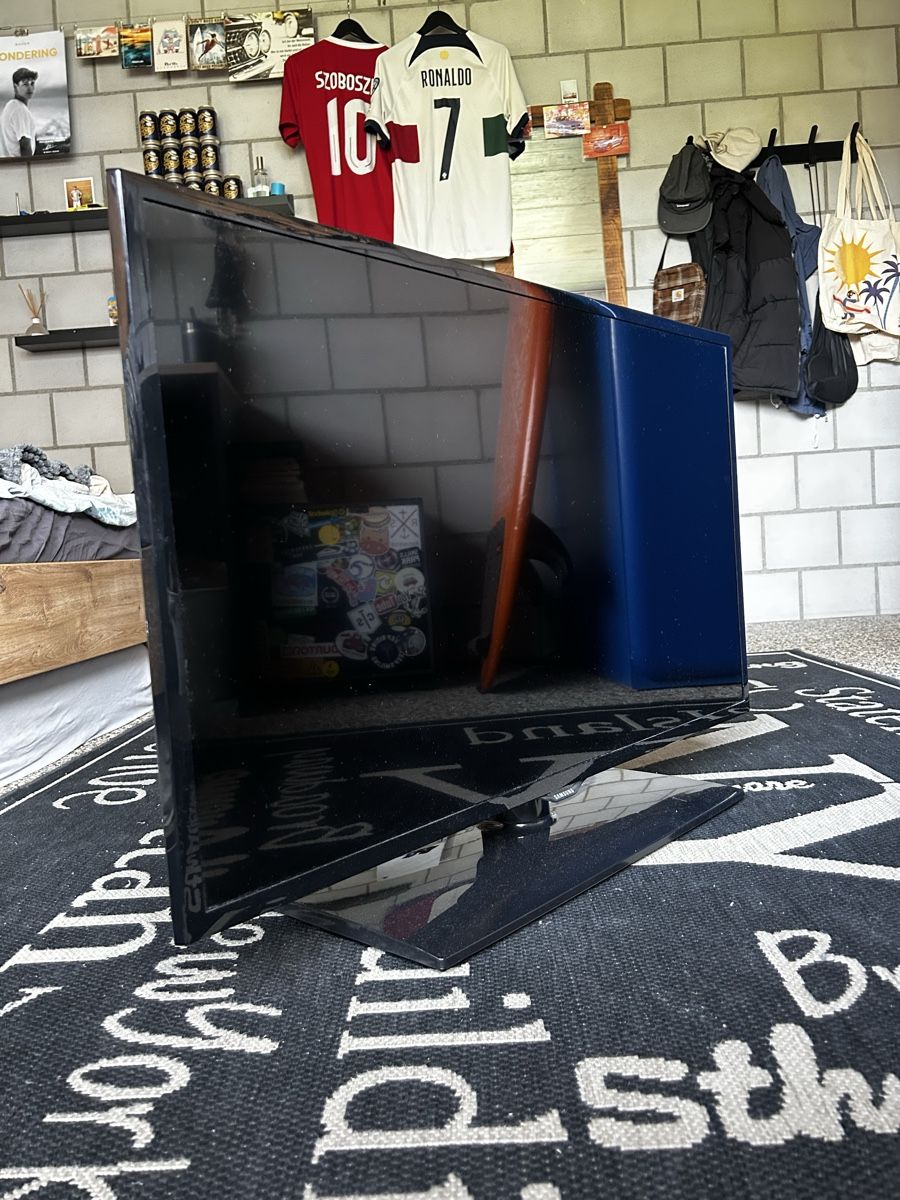 Monitor: Samsung Bildschirm – Nuovo (secondo la descrizione) da Steffisburg venduto da jan._steffen
