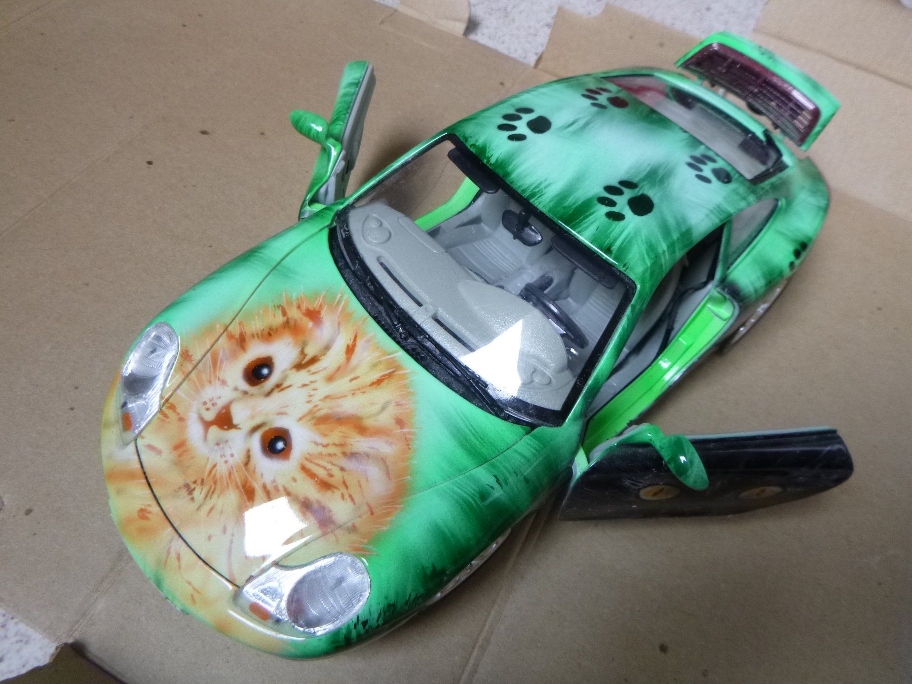 Bburago Modellini d'auto: Porsche 911 Carrera Airbrush Katze – Usato da Chur venduto da oriori 1