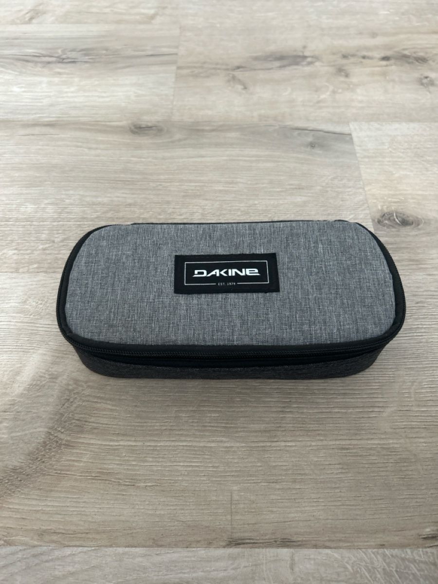 Dakine Astucci : Dakine Etui – Usato da Egerkingen venduto da sal_gf6d