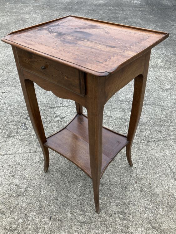 Table de chevet ancienne avec chaise intégrée coulissante