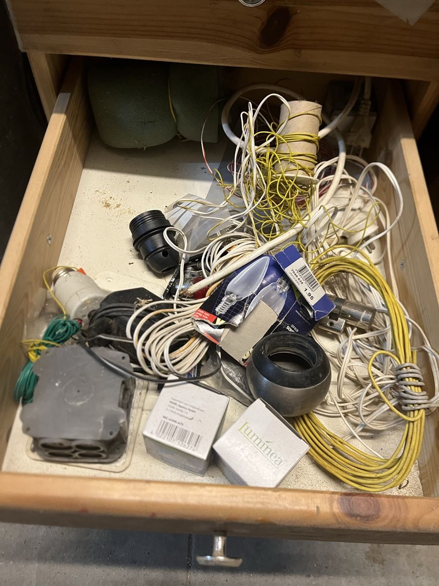 Cassettiere: Schubladen mit diversen Elektro Sachen – Usato da Wangen SZ venduto da vallee 2