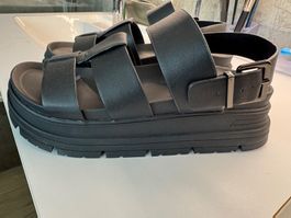 Sandalen schwarz Grösse 40 guter Zustand
