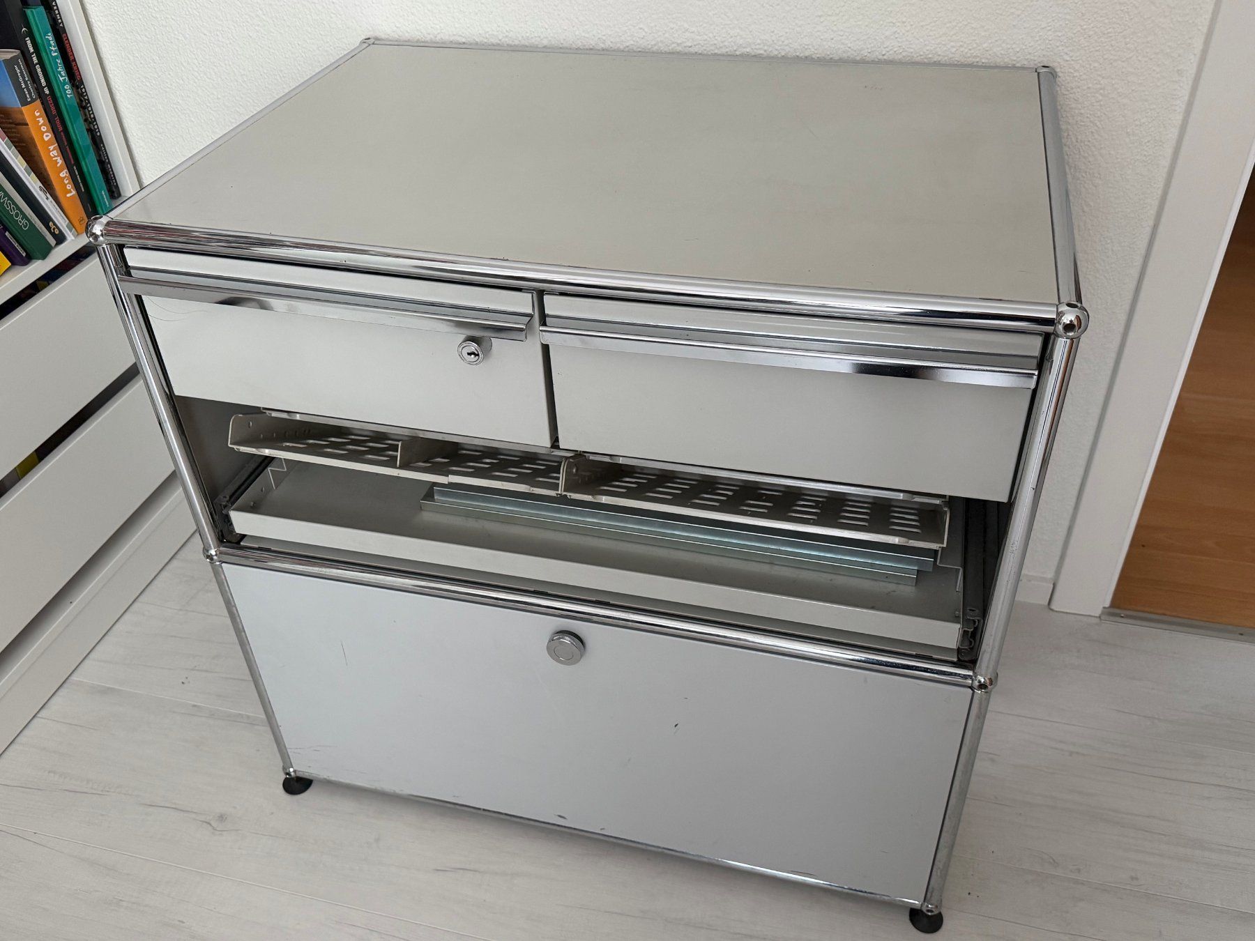 USM Cassettiere: USM Möbel Korpus – Usato da Willisau venduto da Tulso