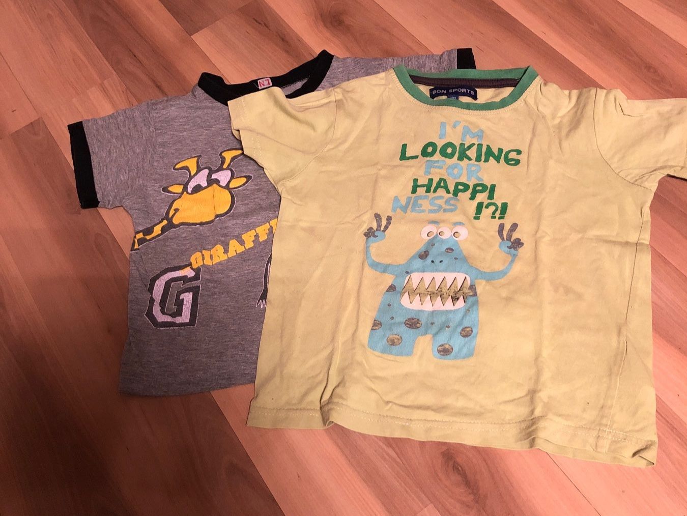 Hemden, T-Shirts & Polos: T-Shirt Set Grösse 104 – Gebraucht aus Vilters von san_2t9g
