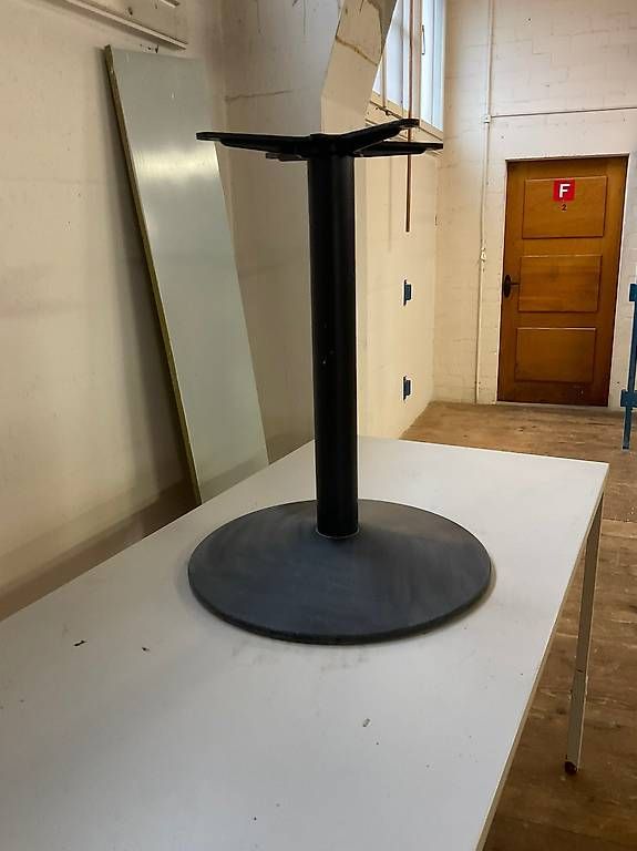 Altri mobili: Tischfuss Zentralfuss Gastro – Usato da Burgdorf venduto da dkwhummel 2