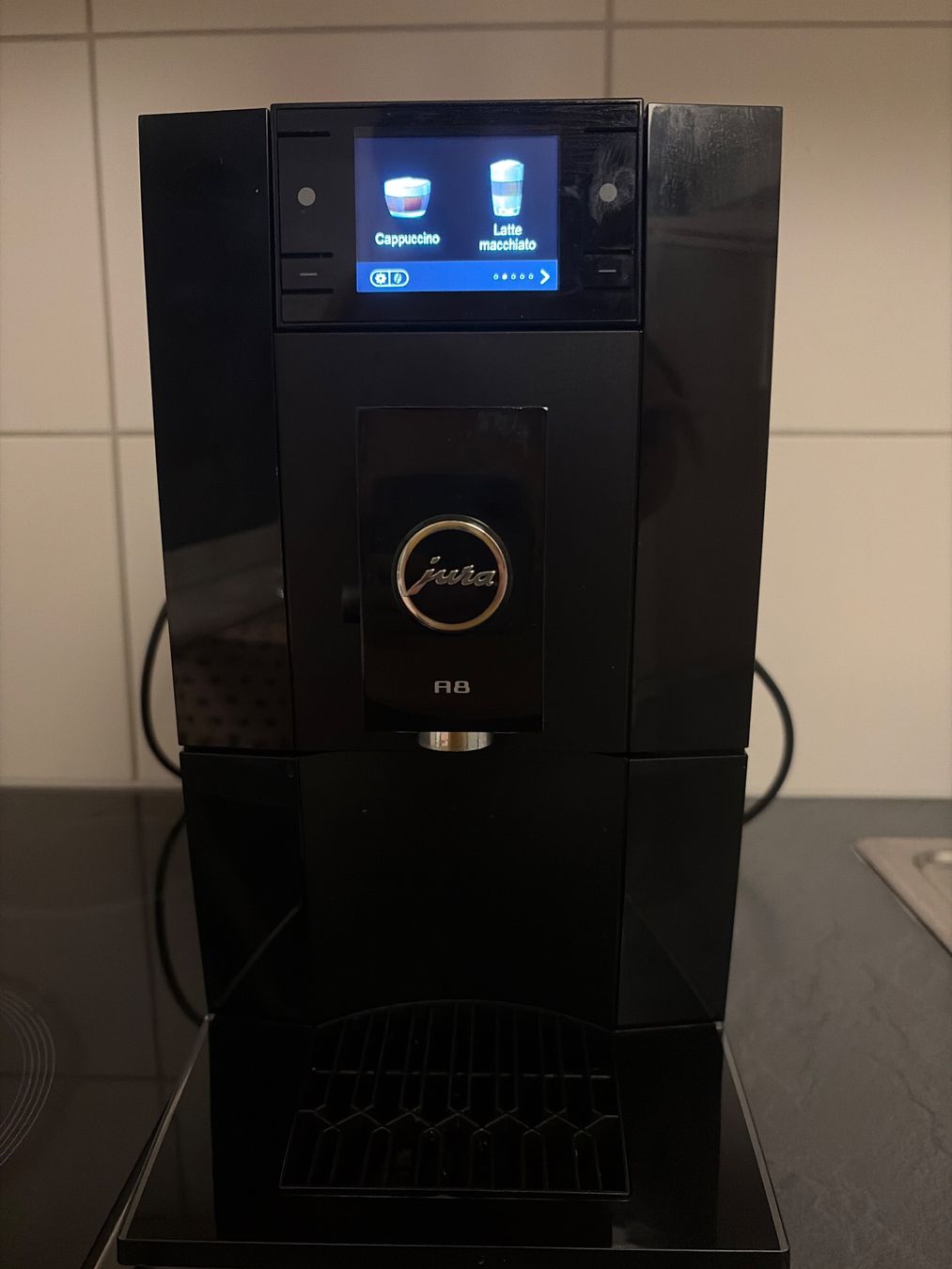 Jura Macchine per caffè & Macchine per espresso: New coffee machine Jura A8 Black – Nuovo (secondo la descrizione) da Basel venduto da aya_sagv11