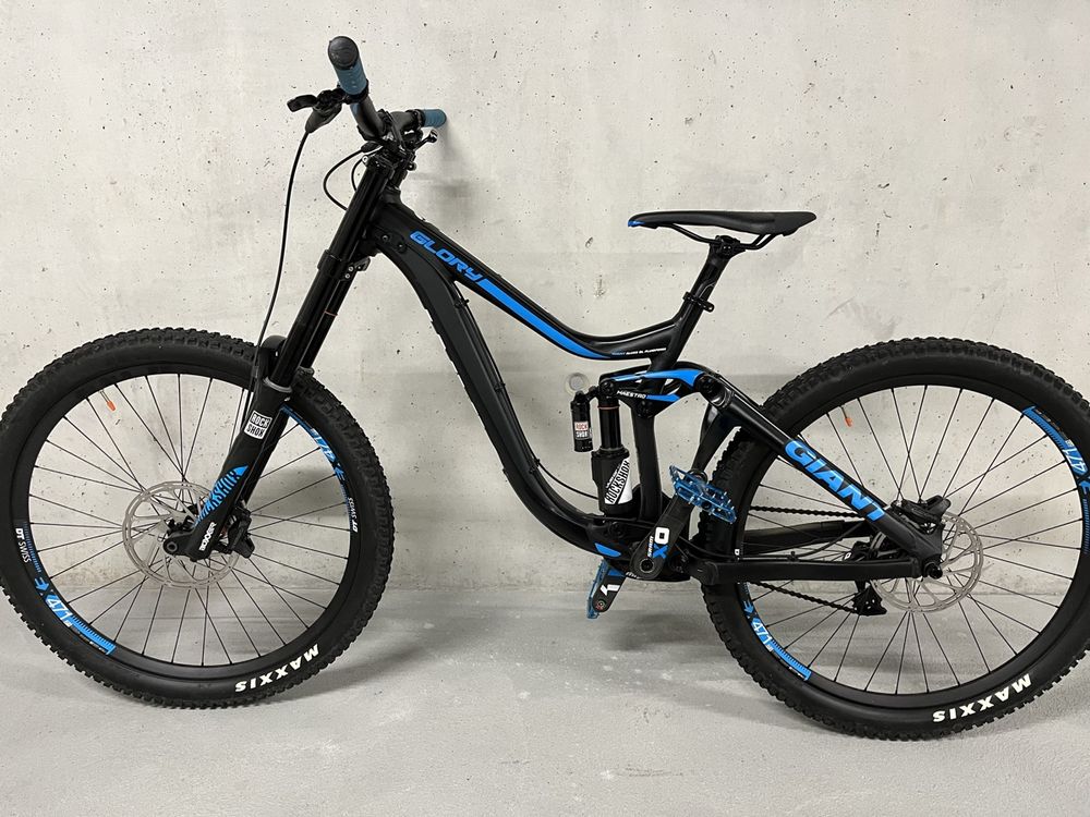 Giant Vélos: Giant Glory Downhill Bike – D'occasion à Lyss par Onkel_Titus