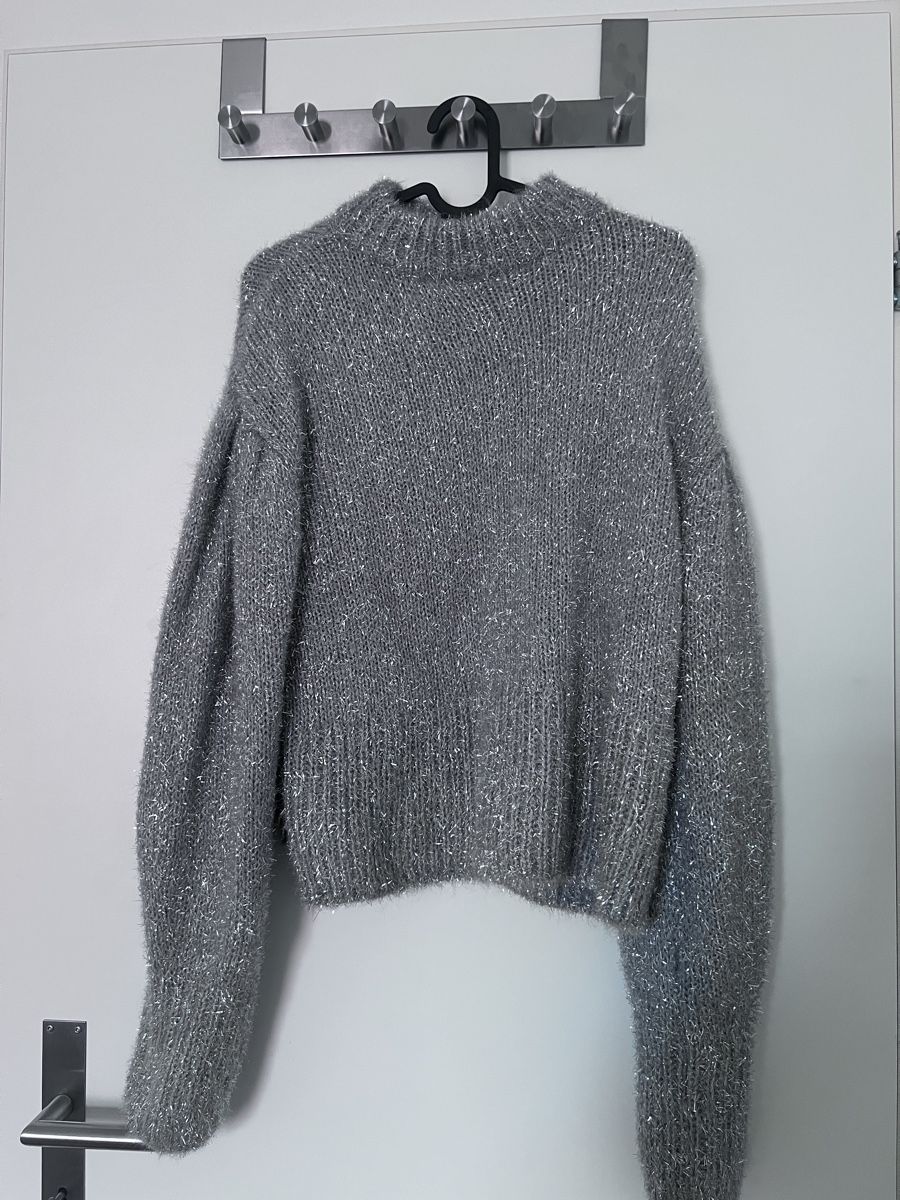 H&M Pulls & Sweat-shirts: Silberner Glitzerpullover, Gr. S – D'occasion à Neuenhof par UrbanBags