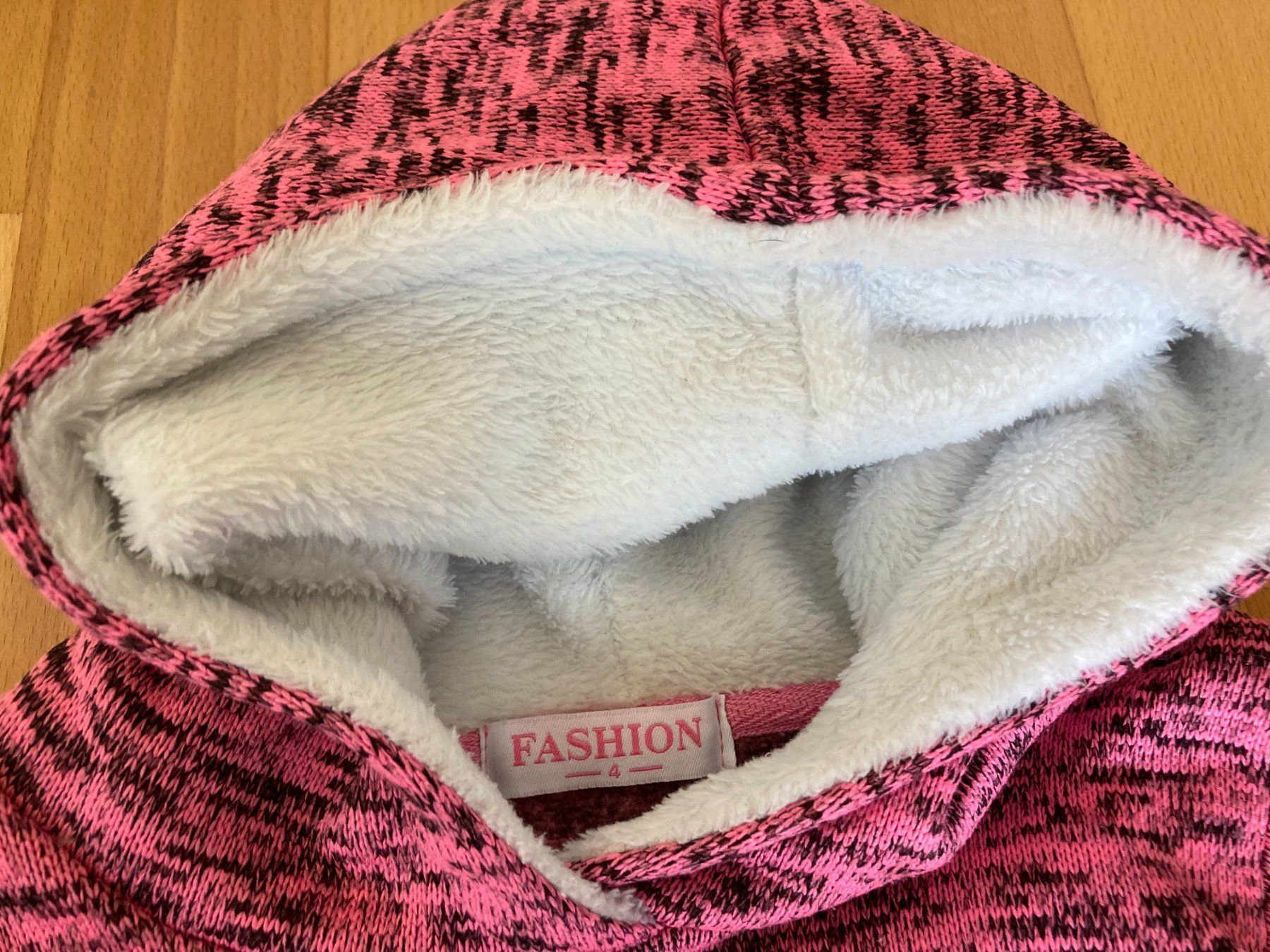 Maglioni & Felpe: Kapuzen-Pullover Fashion mit Pailletten – Usato da Muttenz venduto da Juvenile33 2