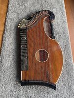 Antike Zither: schönes Klanginstrument mit Koffer