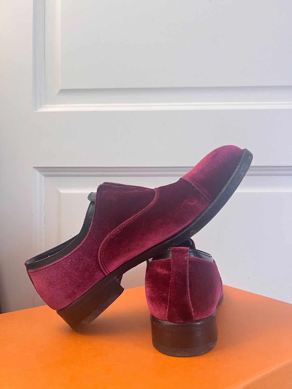 Damenschuhe: Burgundy Velvet Leather Loafers – Gebraucht aus Corsier-sur-Vevey von Kristina.Nova 1