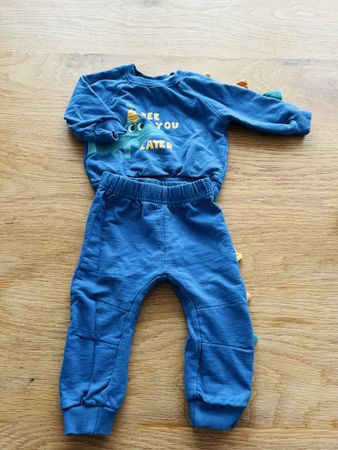 Baby Set Gr. 74, cooler Dino-Print, Top Zustand für den Herb